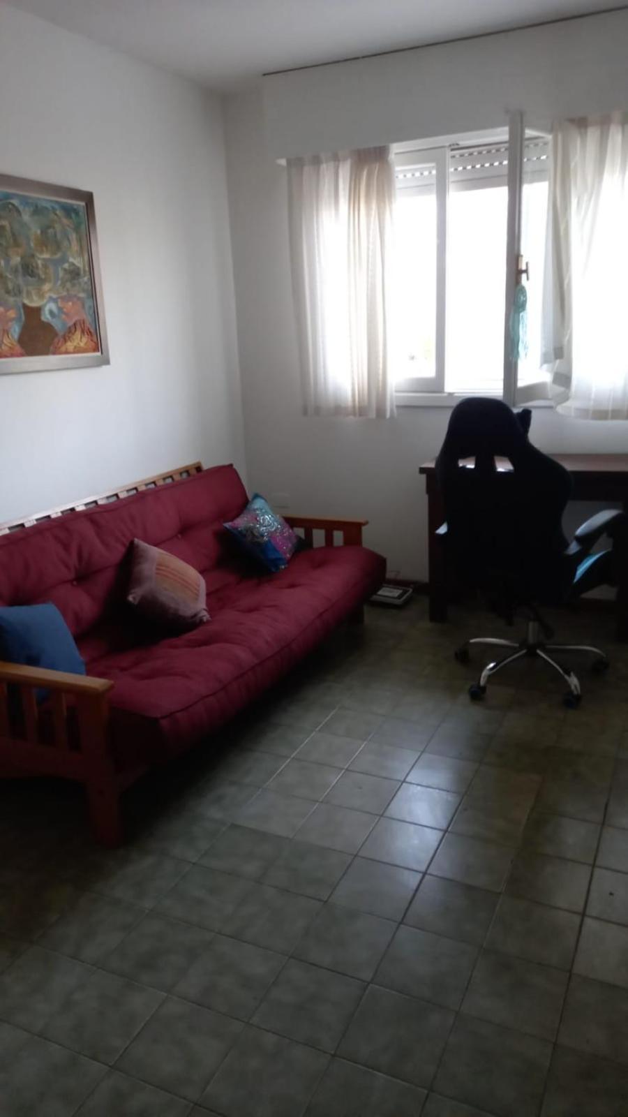 Casa Con Jardin En *
