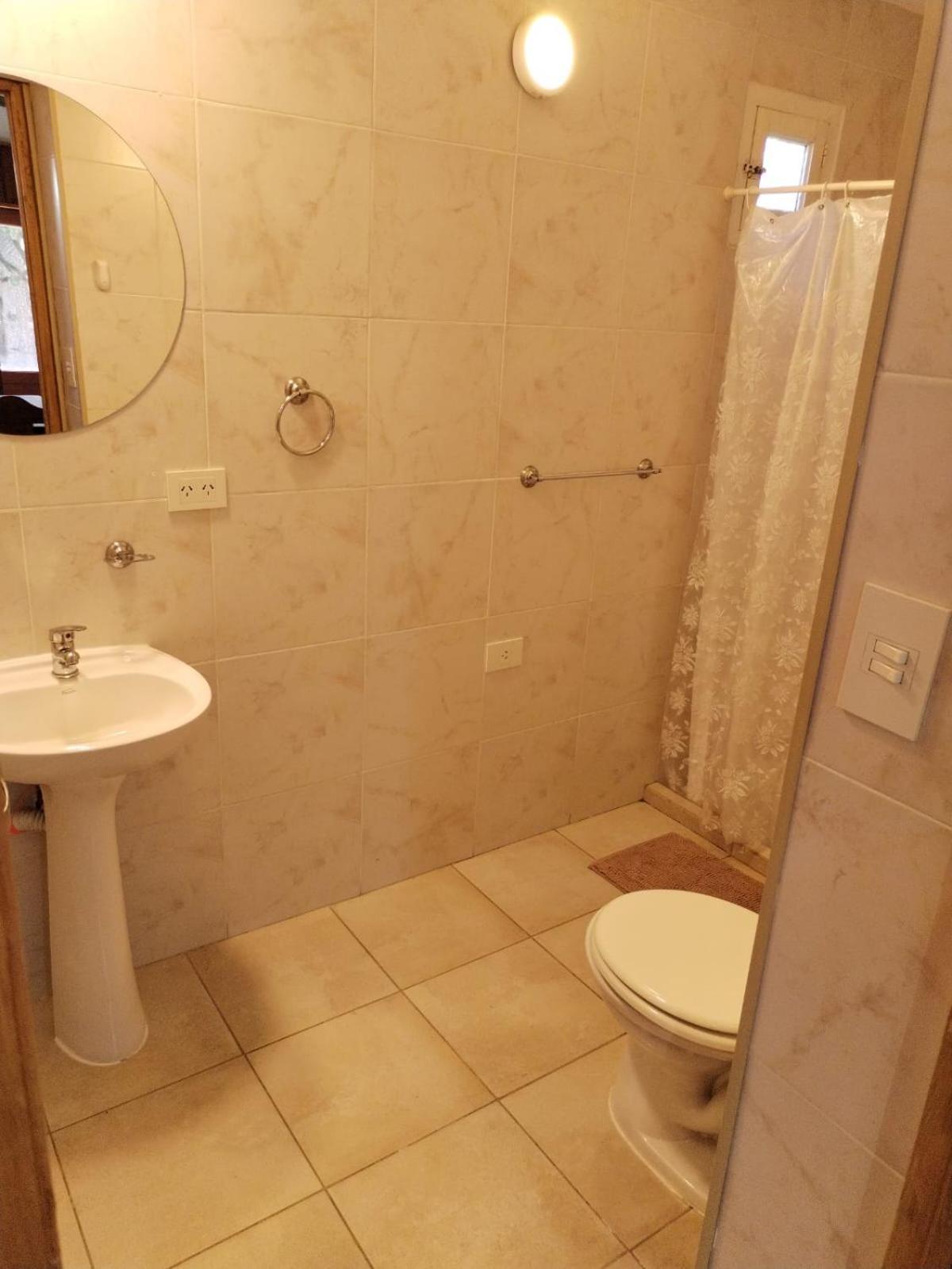 Casa Con Jardin En *